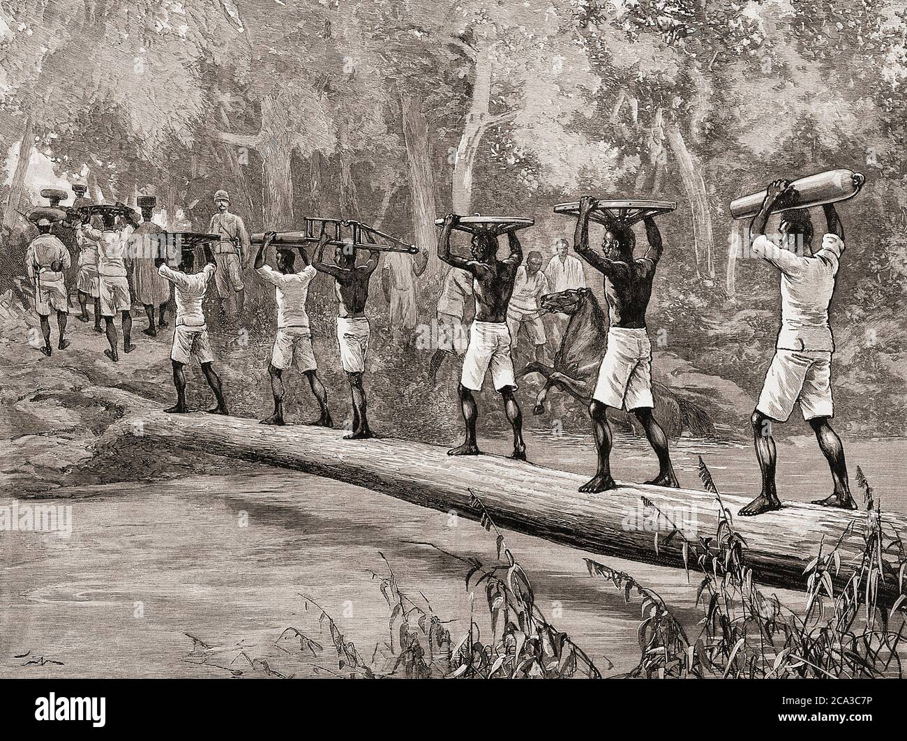 Träger, die zerlegte Waffen in einem Bach in den Niger-Gebieten bei einer Expedition gegen Sklavenraider tragen. Nach einer Skizze durch Unterkommandanten Stockfoto
