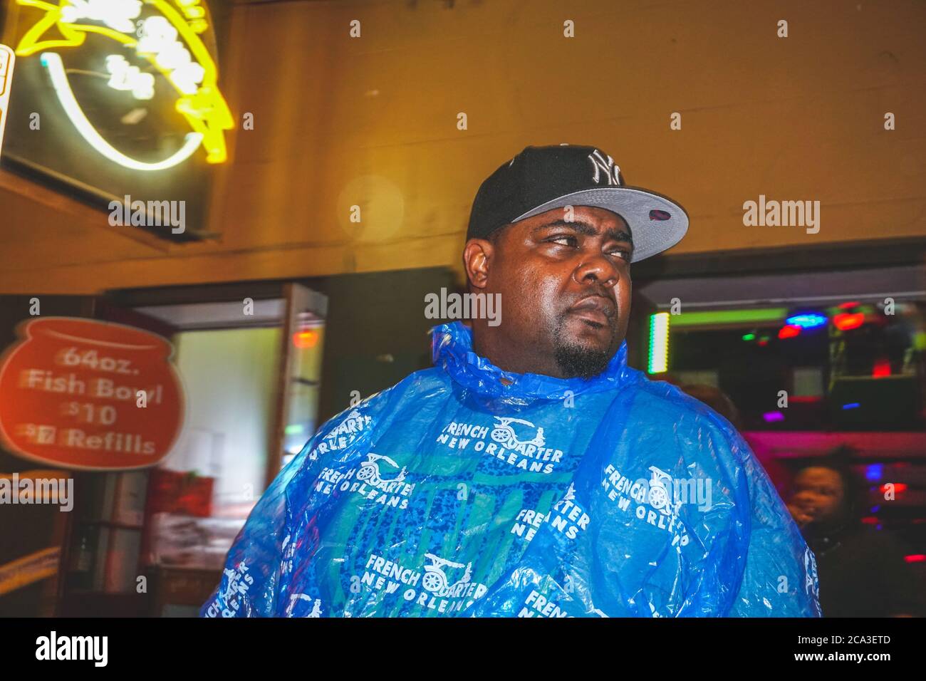 New Orleans - 05/01/2018: Nachtleben entlang der Bourbon Street im French Quarter - New Orleans ist eine der Welthauptstädte der Unterhaltung Stockfoto