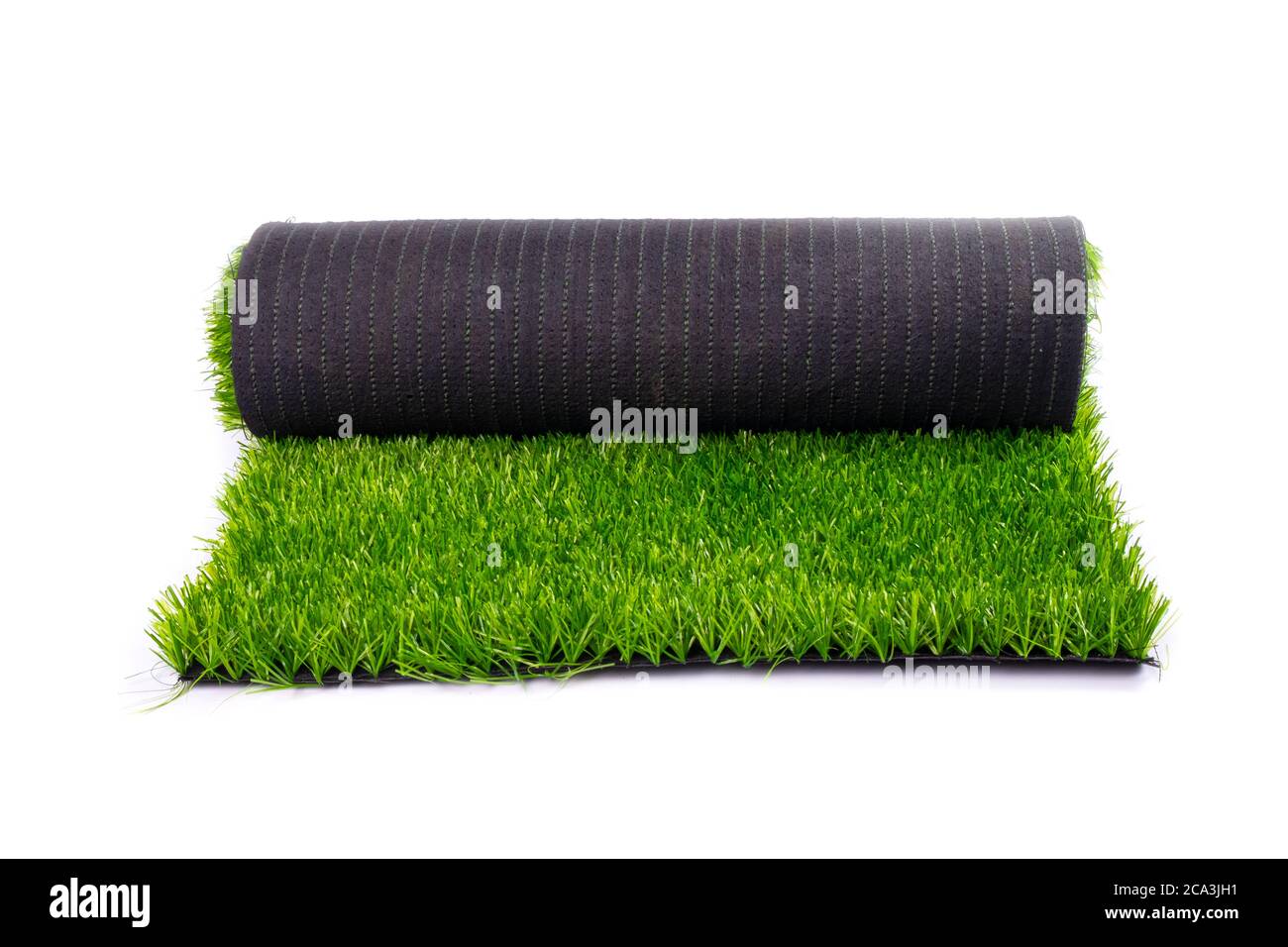 Teppich, Kunstrasen, Rollen mit grünem Rasen isoliert auf weißem  Hintergrund Stockfotografie - Alamy