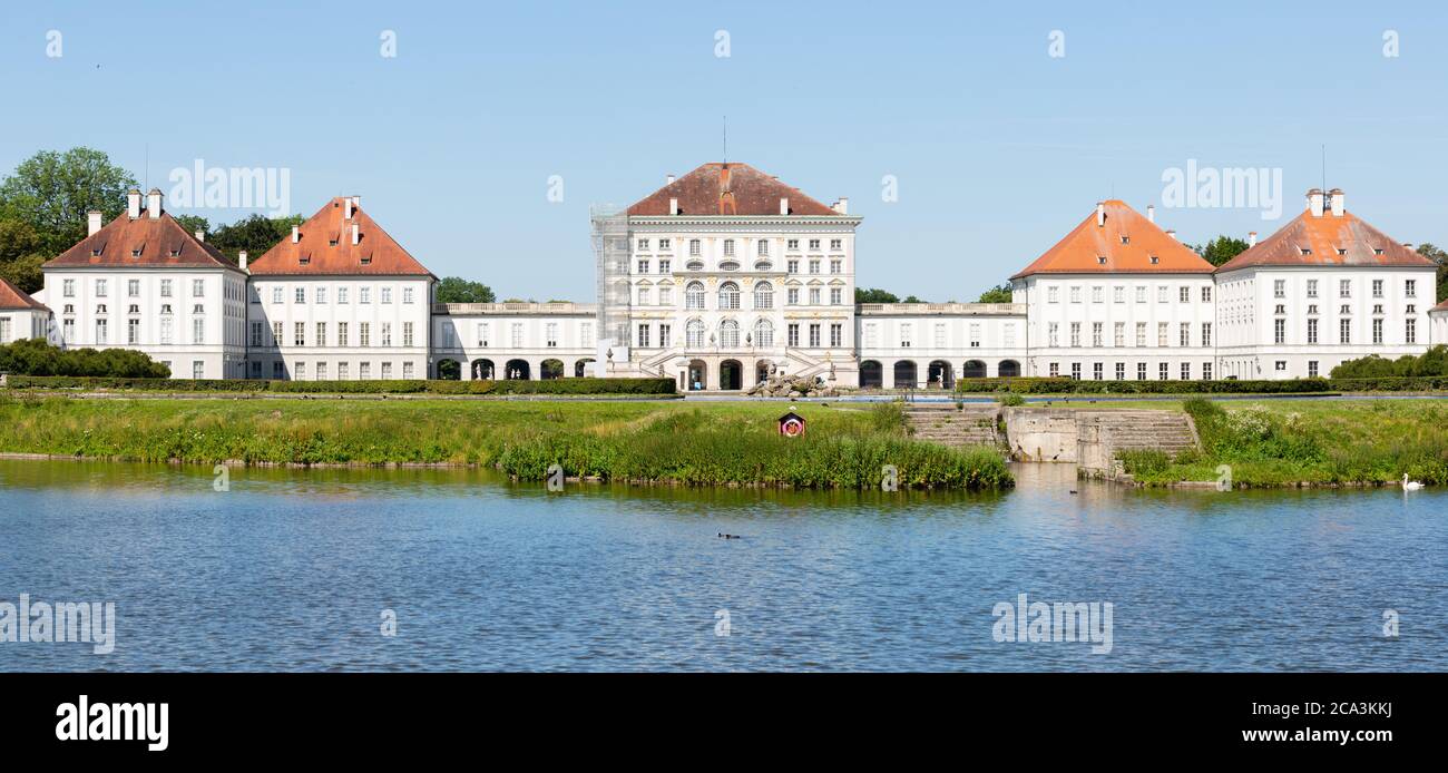 Panorama von Schloss Nymphenburg. Historischer Sommerpalast der ehemaligen Herrscher Bayerns: Haus Wittelsbach. Keine Personen. Stockfoto