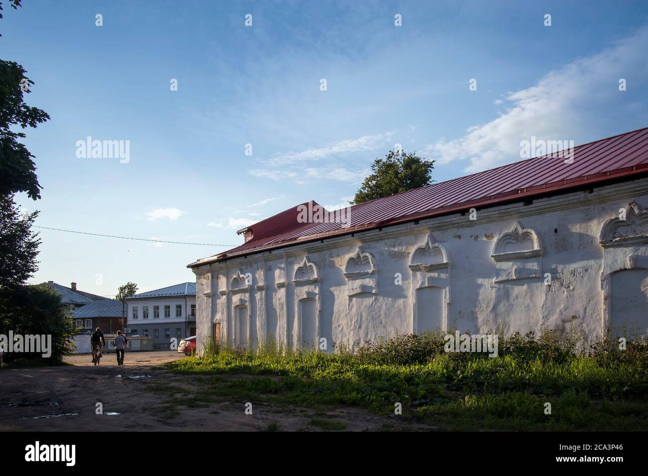 Ustjuzhna, Wologda Region, Russland - 27 Juli 2020, - 27 Juli 2020, Ustjuzhna. Kirche der Himmelfahrt des Herrn auf Wspolye. Stockfoto