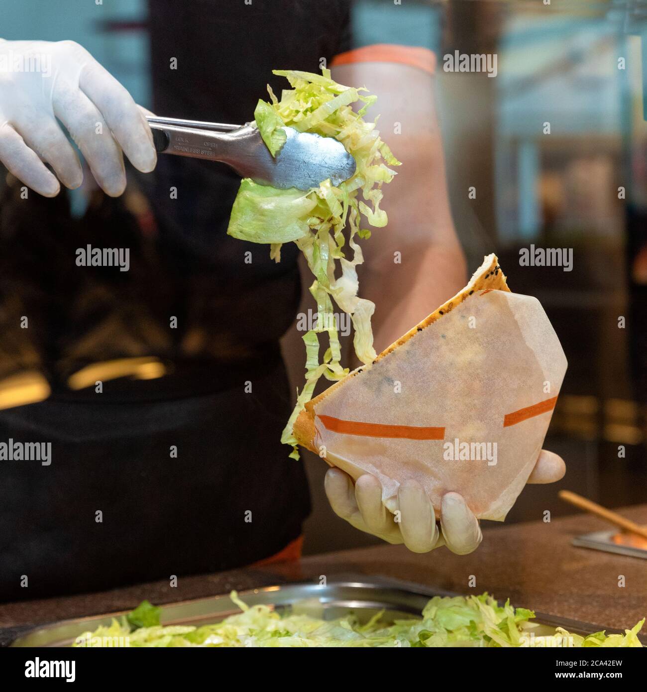 Machen eines Berliner Döners, Fleischmahlzeit Stockfoto