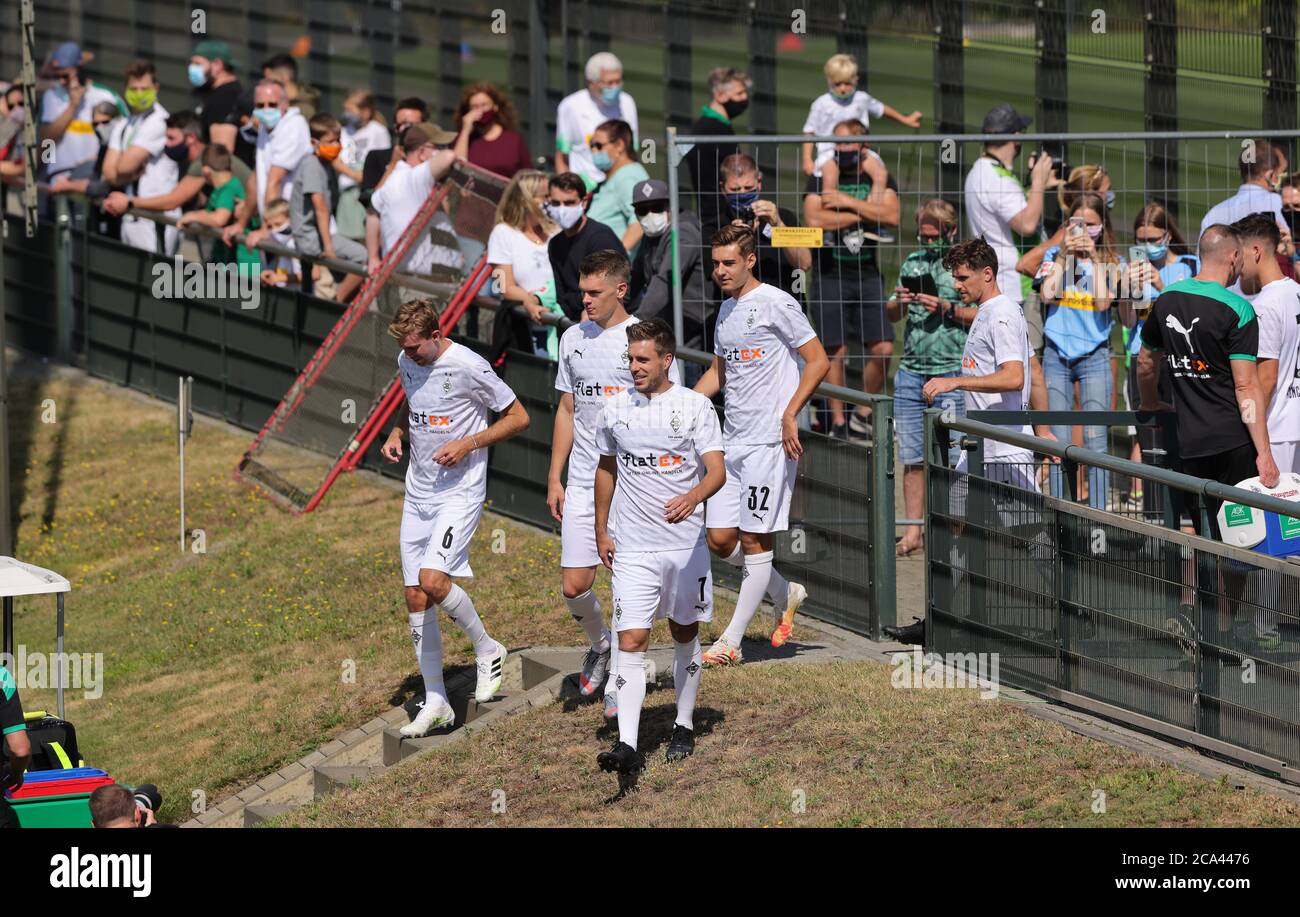 Stadt Monchengladbach, Deutschland. 04. Aug, 2020. firo: 04.08.2020, Fußball, 1.Bundesliga, Saison 2020/2021, Borussia Monchengladbach, Gladbach, Training, Auftakttraining, mit 300 Fans, KRAMER, GINTER, HERRMANN Quelle: dpa/Alamy Live News Stockfoto