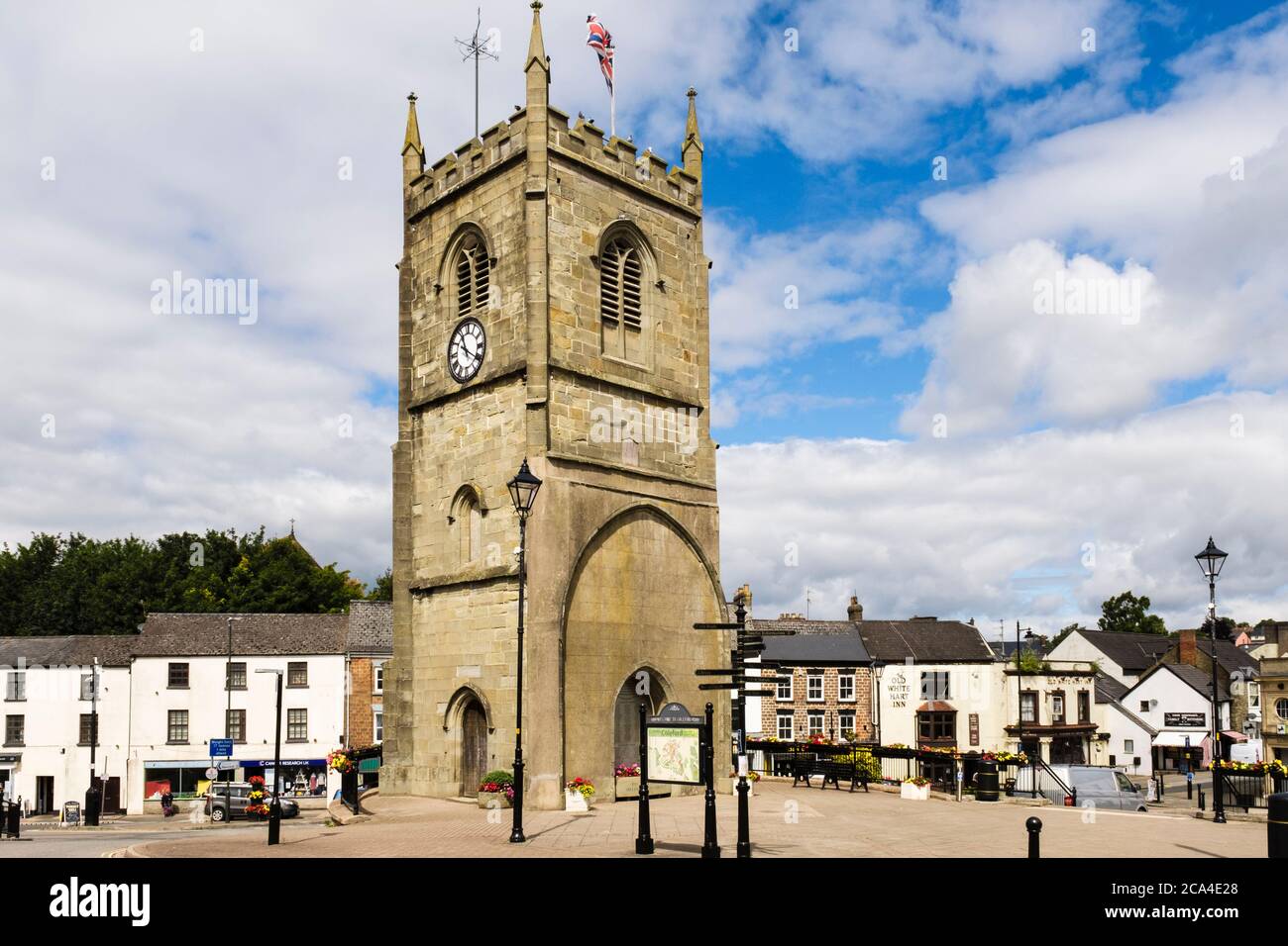 Uhrturm aus der alten Kirche 1820 auf dem Stadtplatz. Market Place, Coleford, Forest of Dean District, Gloucestershire, England, Großbritannien Stockfoto