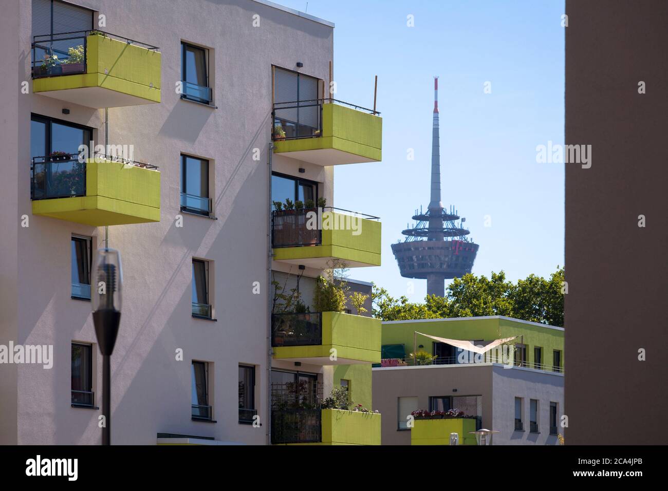 Das Kubikon Viertel der GAG Immobilien AG im Kölner Ehrenfeld, Fernsehturm Colonius, Deutschland. das Stadtquartier Kubikon der Stockfoto