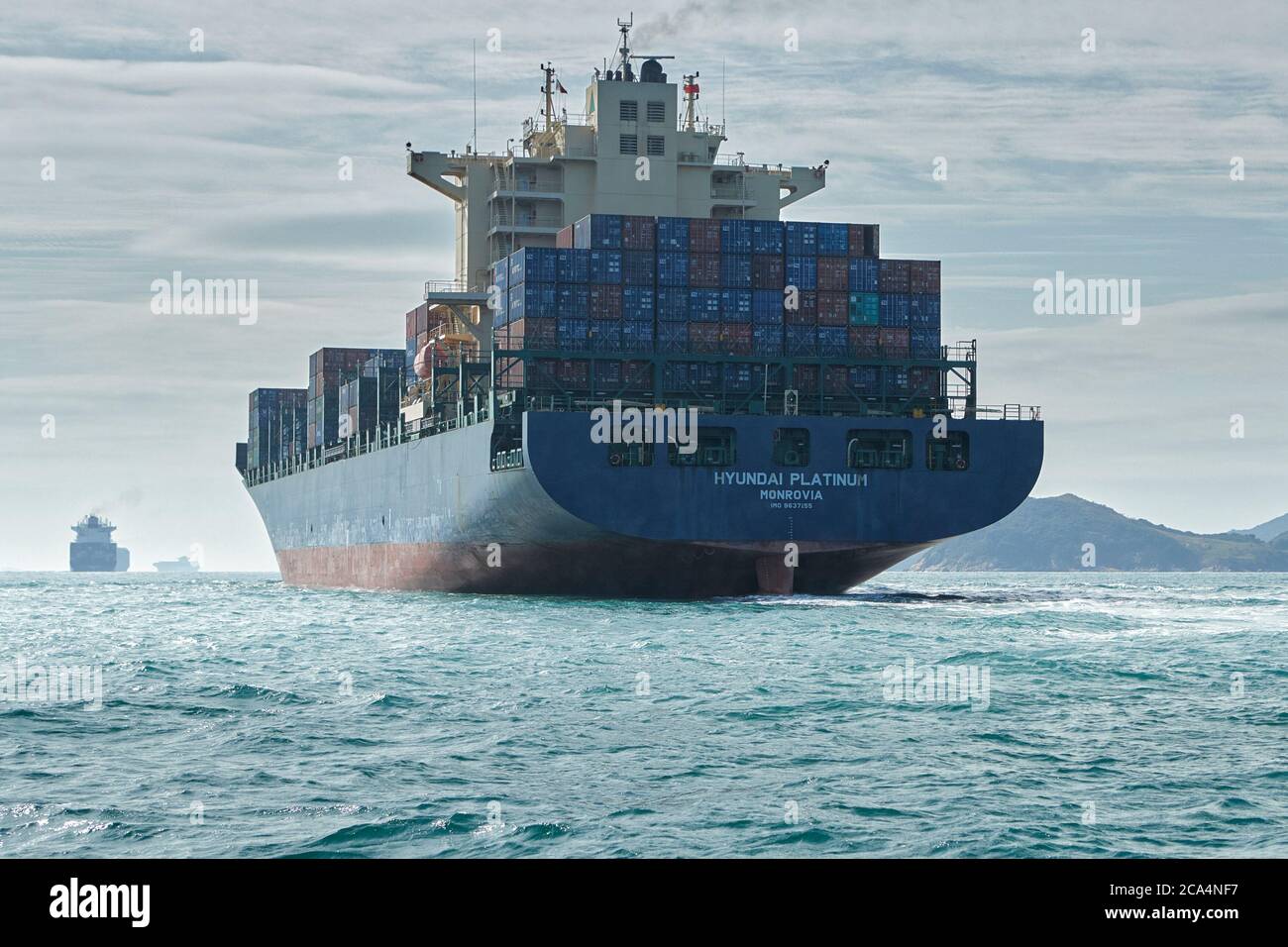 Containerschiff, Hyundai Platinum, Unterwegs Im Geschäftigen East Lamma Channel, Hong Kong. Stockfoto