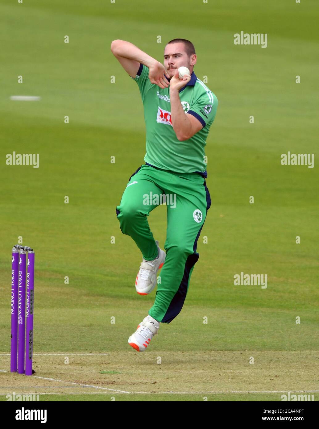 Irlands Joshua Little Bowls beim dritten One Day International Spiel im Ageas Bowl, Southampton. Stockfoto