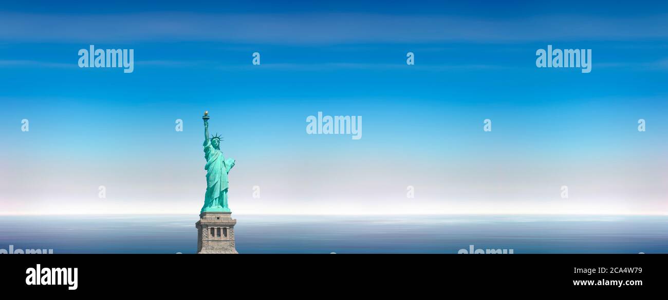 Niedrige Ansicht einer Statue, Freiheitsstatue, Manhattan, New York City, New York State, USA Stockfoto