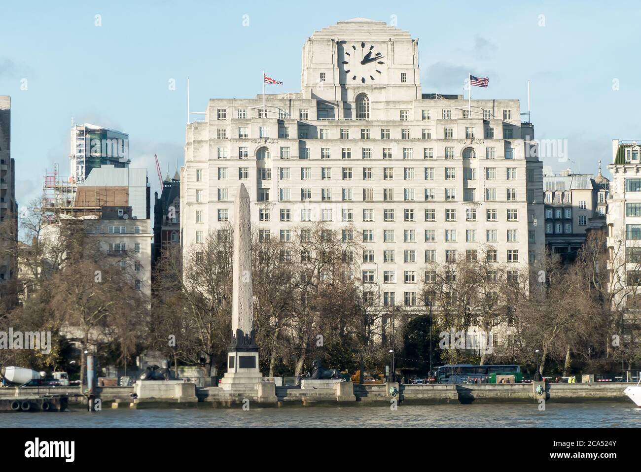 Shell-Mex House und Cleopatra's Needle am Londoner Ufer Stockfoto