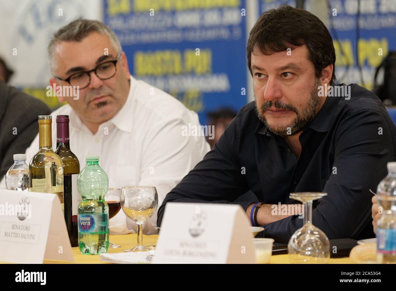 Ferrara, 10. November 2019. Nicola „Naomo“ Lodi, Vizebürgermeister von Ferrara und Politiker der Lega-Partei mit Matteo Salvini in Ferrara, Italien. Bild: Filippo Rubin / Alamy Stockfoto