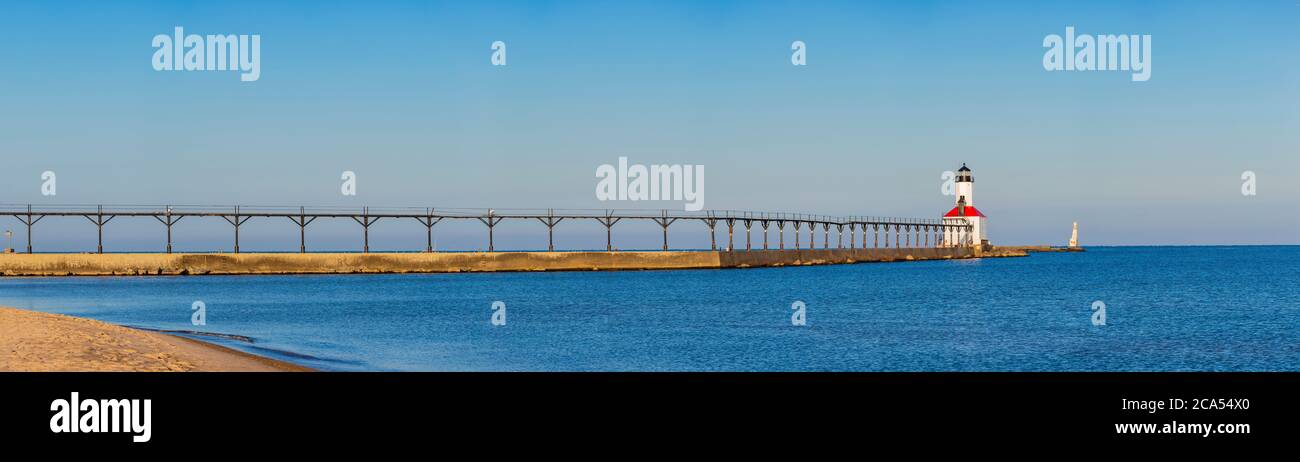 Blick auf Leuchtturm, Michigan City, Michigan, USA Stockfoto