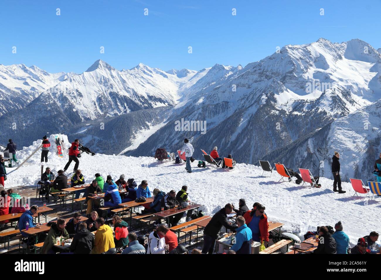 MAYRHOFEN, Österreich - 12 März, 2019: die Menschen besuchen Mayrhofen Skigebiet in Tirol, Österreich. Das Resort ist im Zillertal von Central Stadtmitte Stockfoto