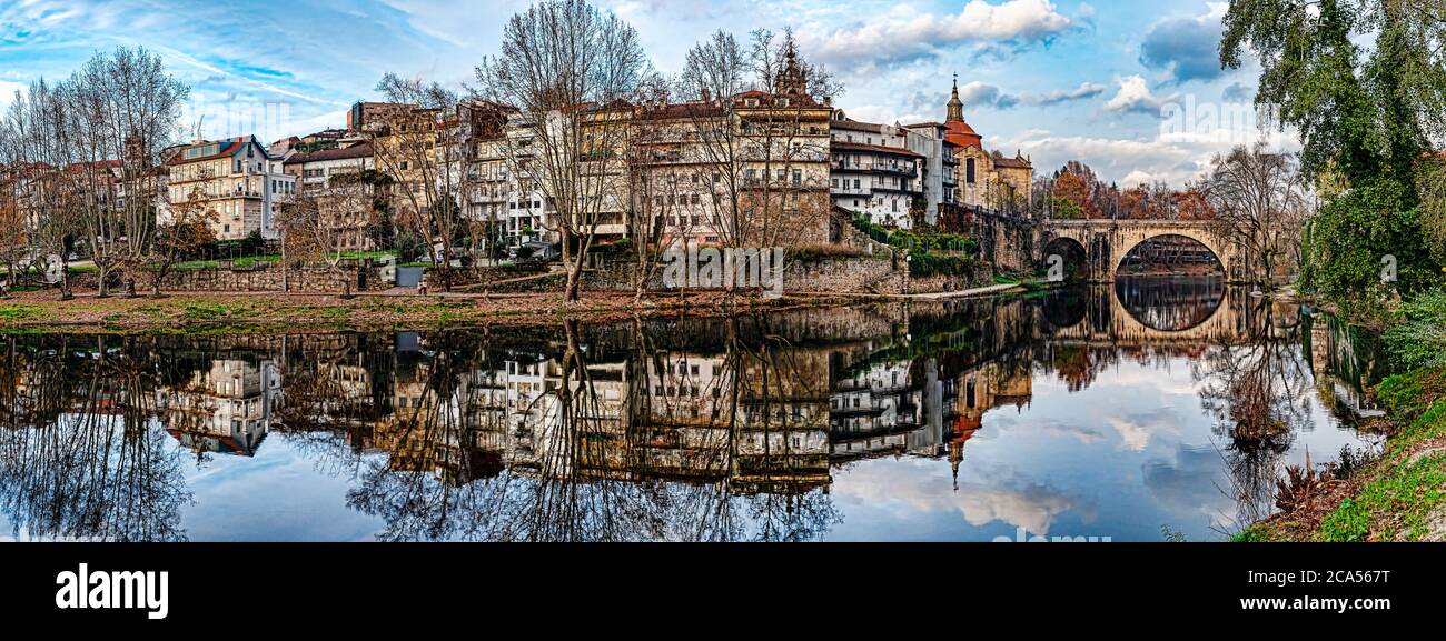 Blick auf die Tamega River Bridge, Amarante, Portugal Stockfoto