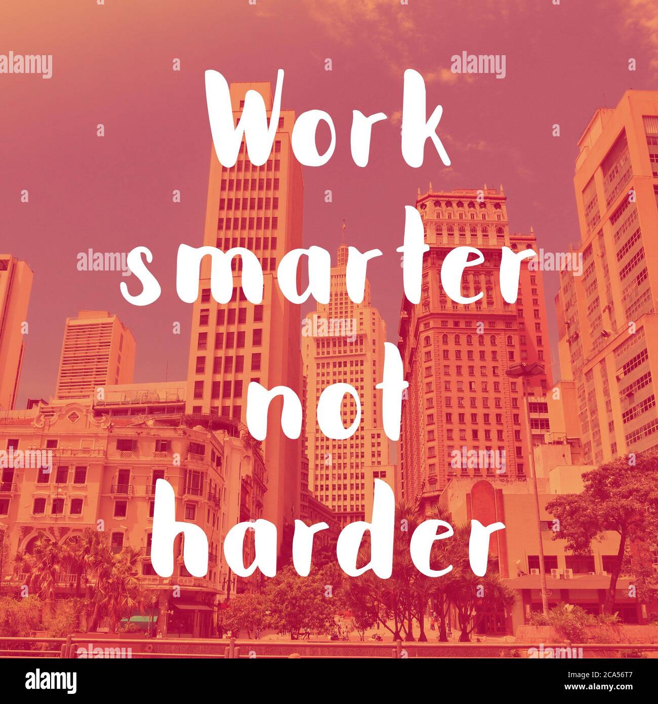 Arbeiten Sie nicht härter, sondern mit Köpfchen - Motivations slogan Poster. Stockfoto