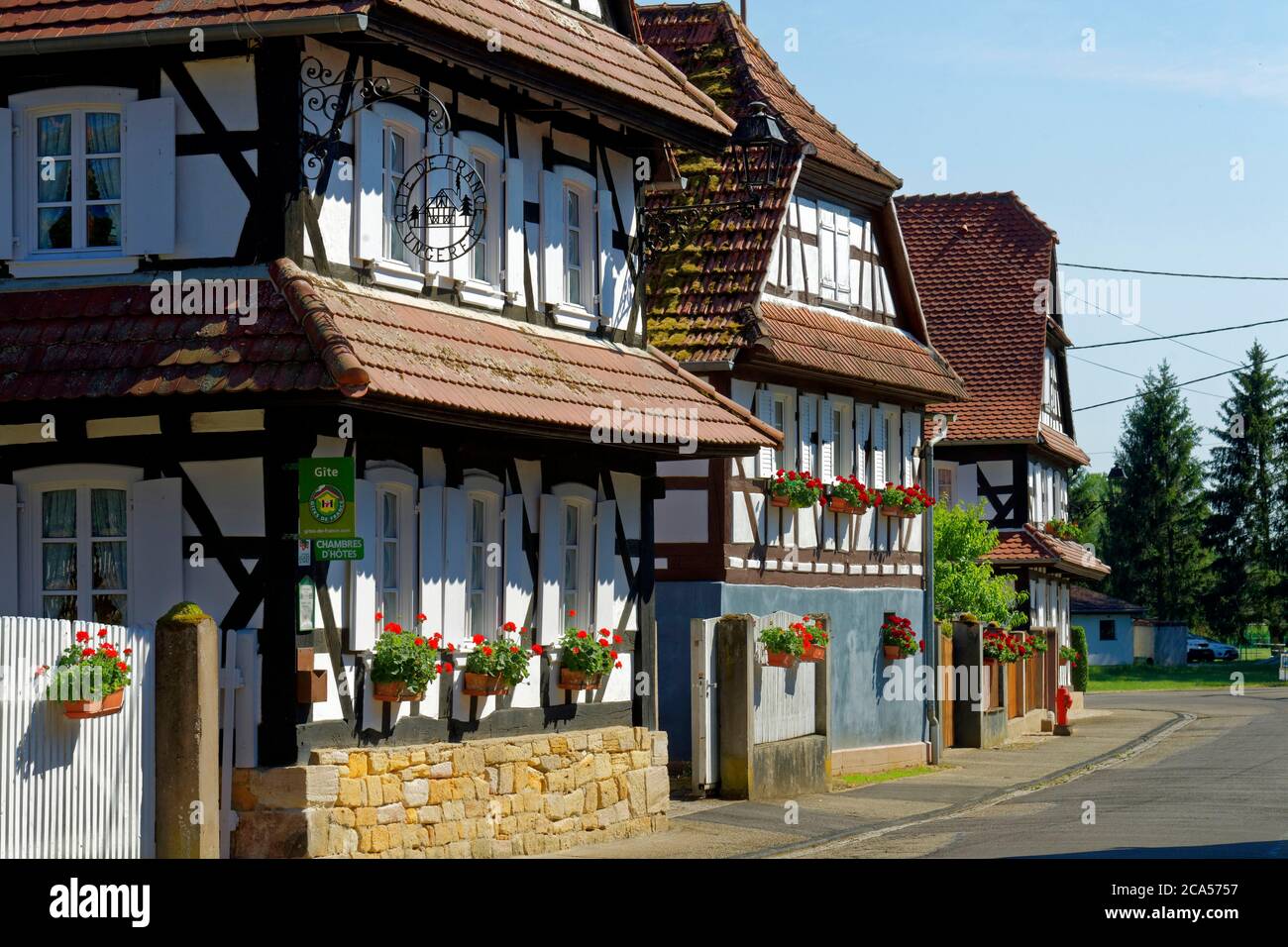 Frankreich, Bas Rhin, Hunspach, beschriftet Les Plus Beaux Villages de France (die schönsten Dörfer Frankreichs), traditionelle Fachwerkhäuser von Th Stockfoto