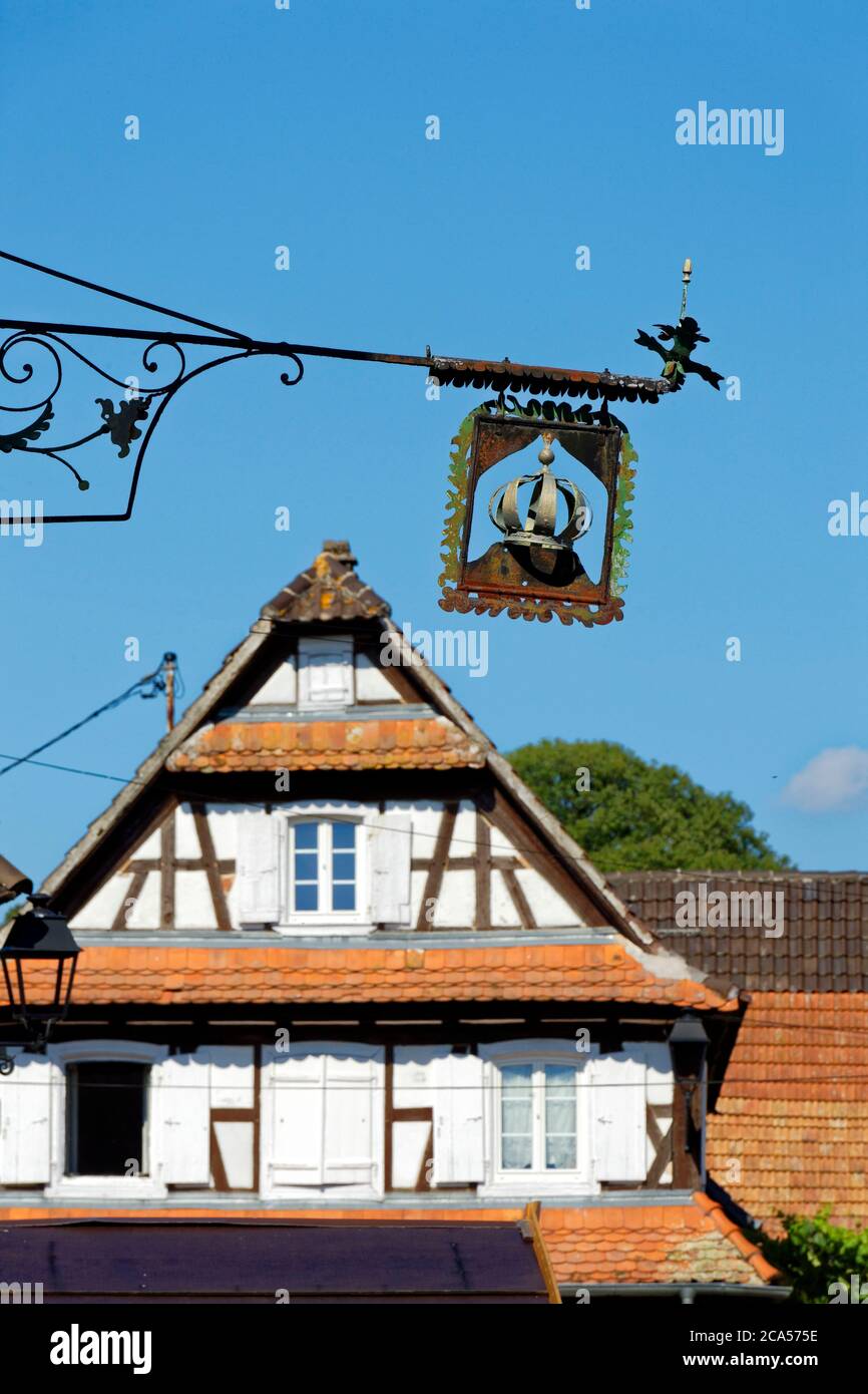 Frankreich, Bas Rhin, Hunspach, beschriftet Les Plus Beaux Villages de France (die schönsten Dörfer Frankreichs), traditionelle Fachwerkhäuser von Th Stockfoto