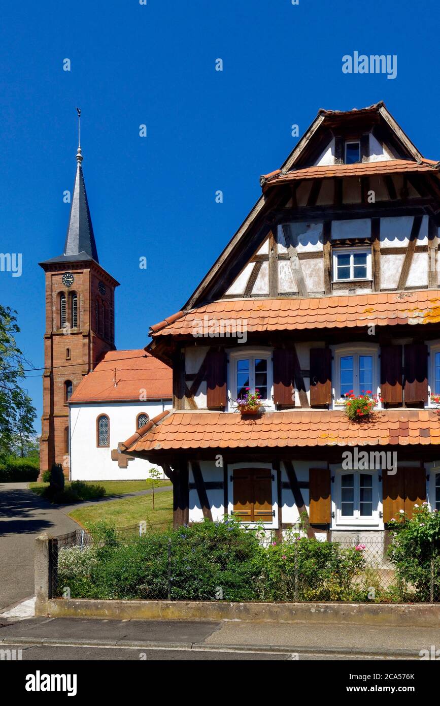 Frankreich, Bas Rhin, Hunspach, beschriftet Les Plus Beaux Villages de France (die schönsten Dörfer Frankreichs), traditionelle Fachwerkhäuser von Th Stockfoto