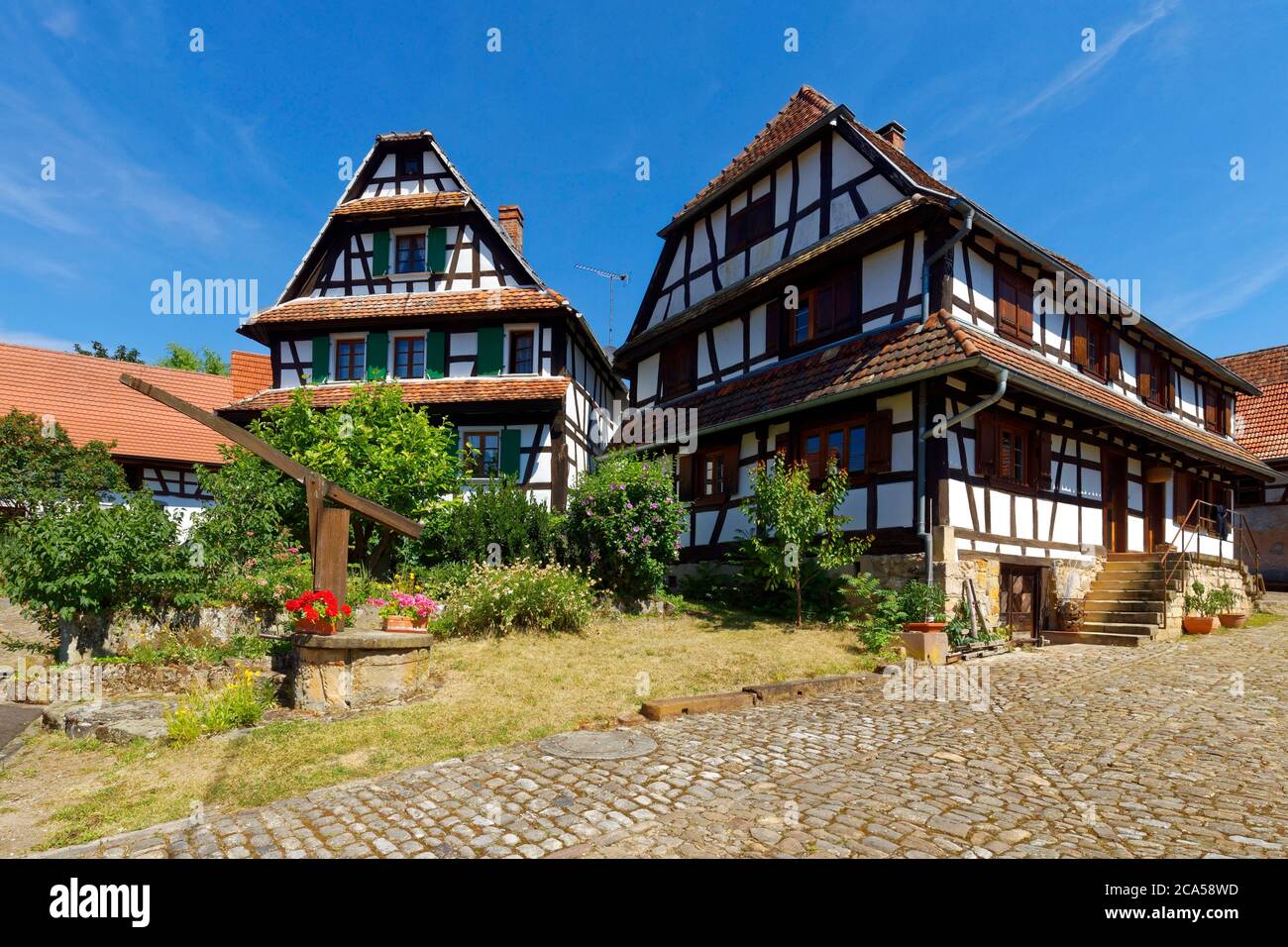 Frankreich, Bas Rhin, Hunspach, beschriftet Les Plus Beaux Villages de France (die schönsten Dörfer Frankreichs), traditionelle Fachwerkhäuser von Th Stockfoto