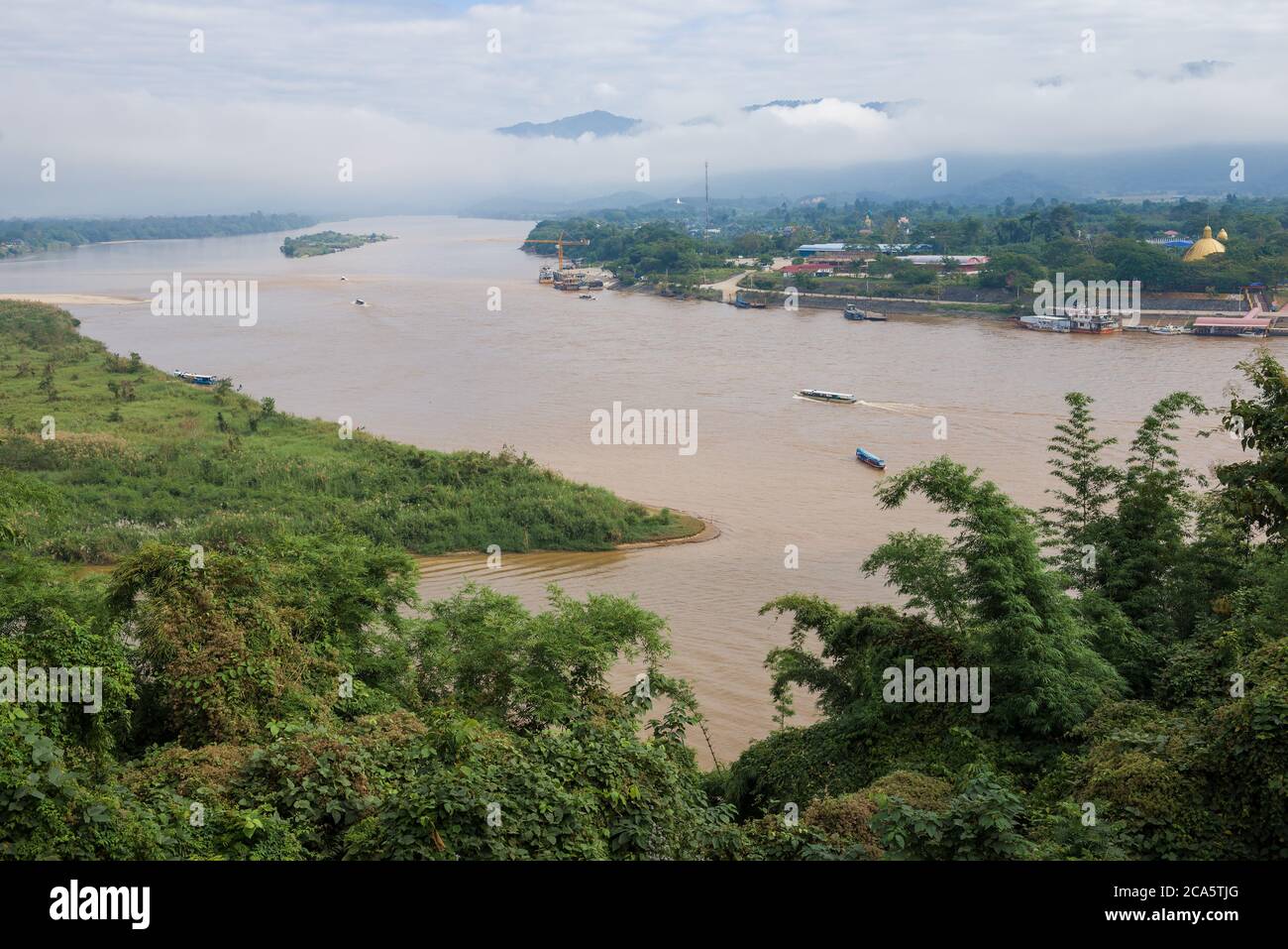 Nebliger Morgen auf dem Mekong. Das Goldene Dreieck, Indochina Stockfoto