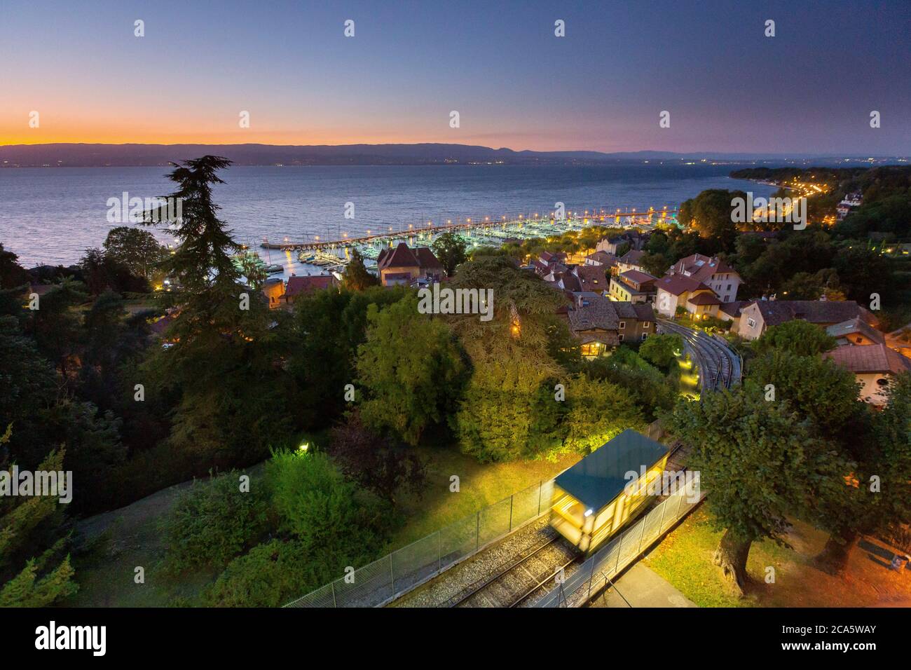 Frankreich, Haute-Savoie, Le Chablais, Thonon-Les-Bains, die Seilbahn und der Genfersee Stockfoto