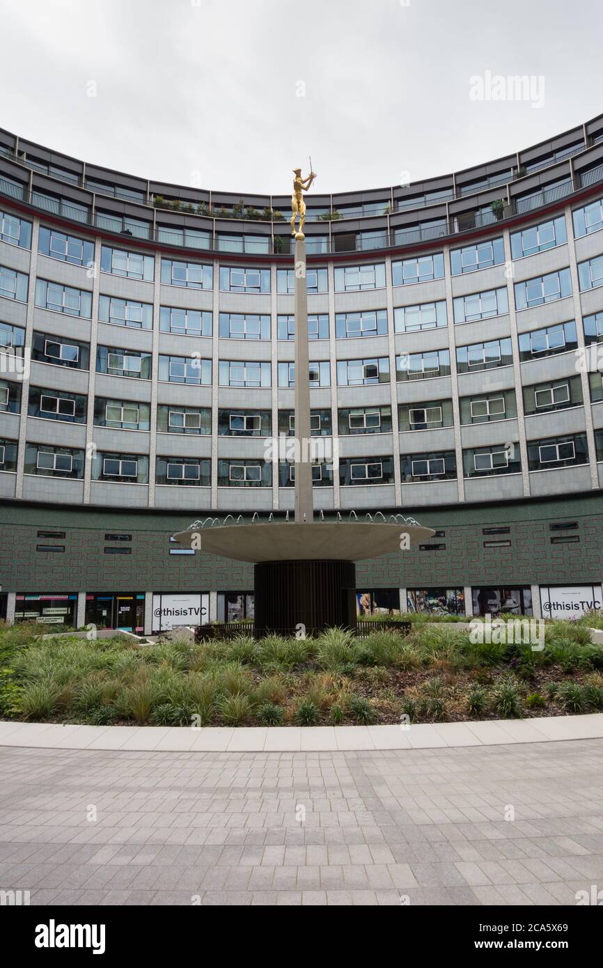 Das Helios Courtyard im ehemaligen BBC Television Centre, Wood Lane, London, Großbritannien Stockfoto