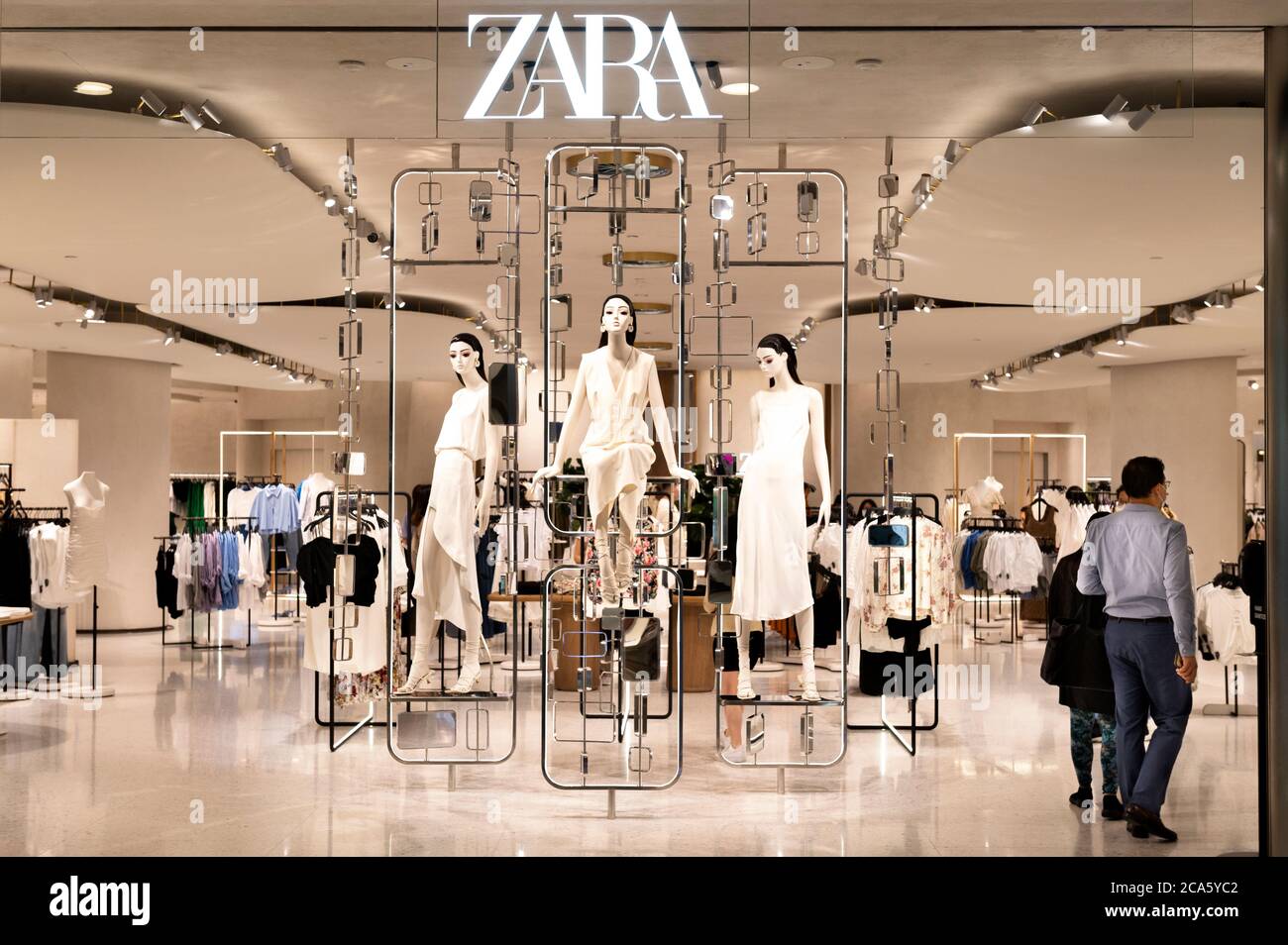 Hongkong, China. August 2020. Spanisches multinationales Bekleidungsdesign-Einzelhandelsunternehmen von Inditex, Zara-Geschäft in Hongkong gesehen. Kredit: SOPA Images Limited/Alamy Live Nachrichten Stockfoto