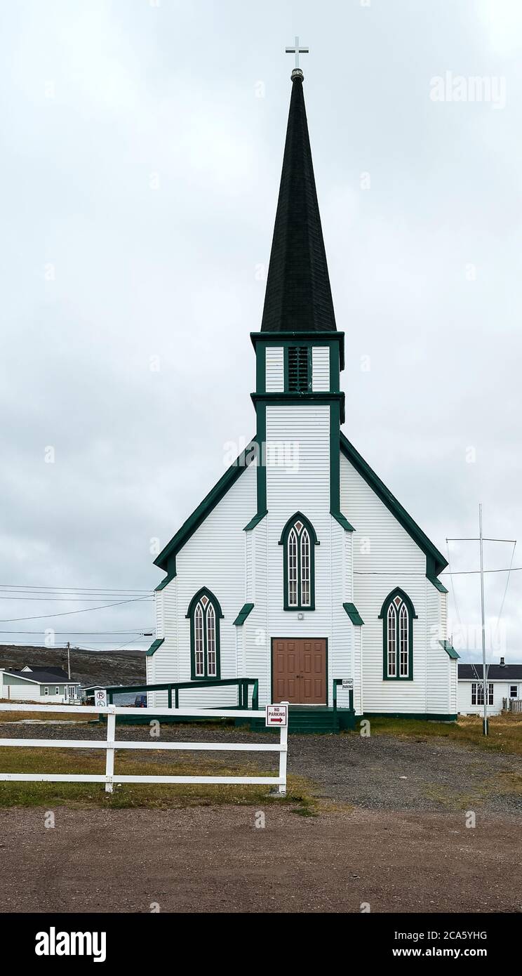 Blick von außen auf die weiße Kirche, Fogo Island, Neufundland Island, Kanada Stockfoto