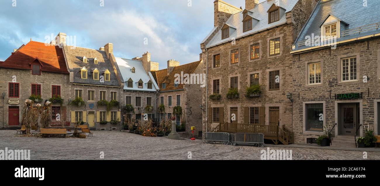 Stadthäuser in der Straße in der Altstadt, Unterstadt, Alt-Quebec, Quebec Provence, Kanada Stockfoto