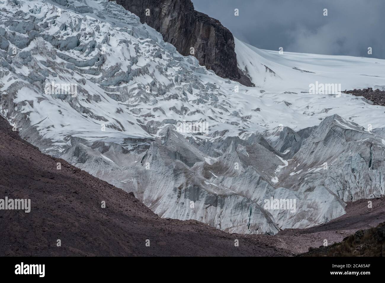 Ein großer namenlos Gletscher in den peruanischen Anden, speziell in der Cordillera Vilcanota. Stockfoto