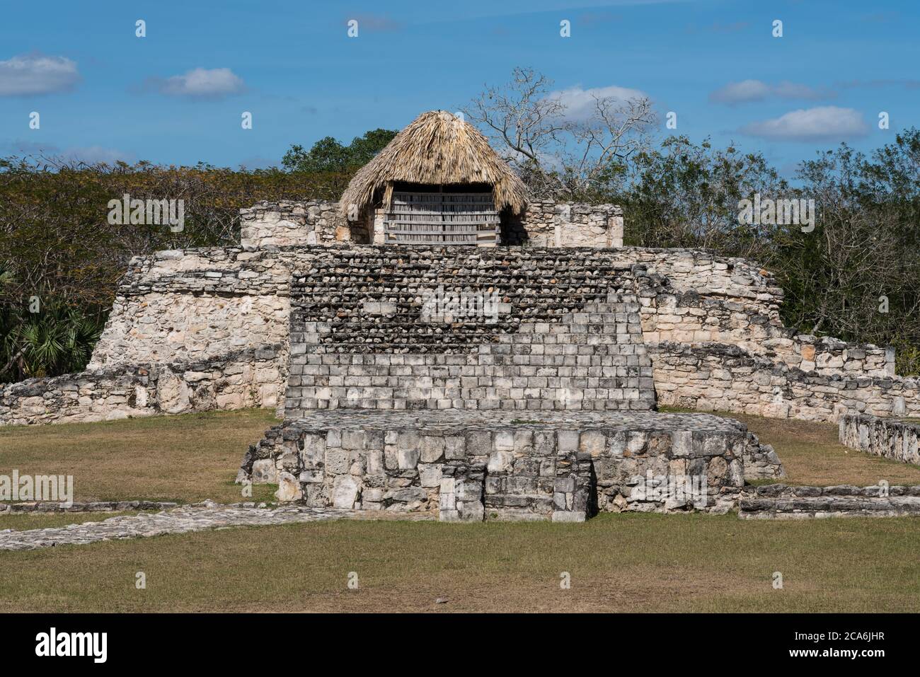 Der Tempel des Fischers oder Templo del Pescador in den Ruinen der post-klassischen Maya-Stadt Mayapan, Yucatan, Mexiko. Stockfoto
