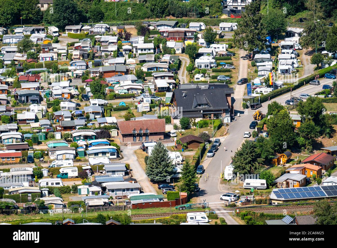 Camping Hetzingen, Zeltplatz, in der Rur-Eifel, nahe der Stadt Nideggen, NRW, Deutschland, Stockfoto