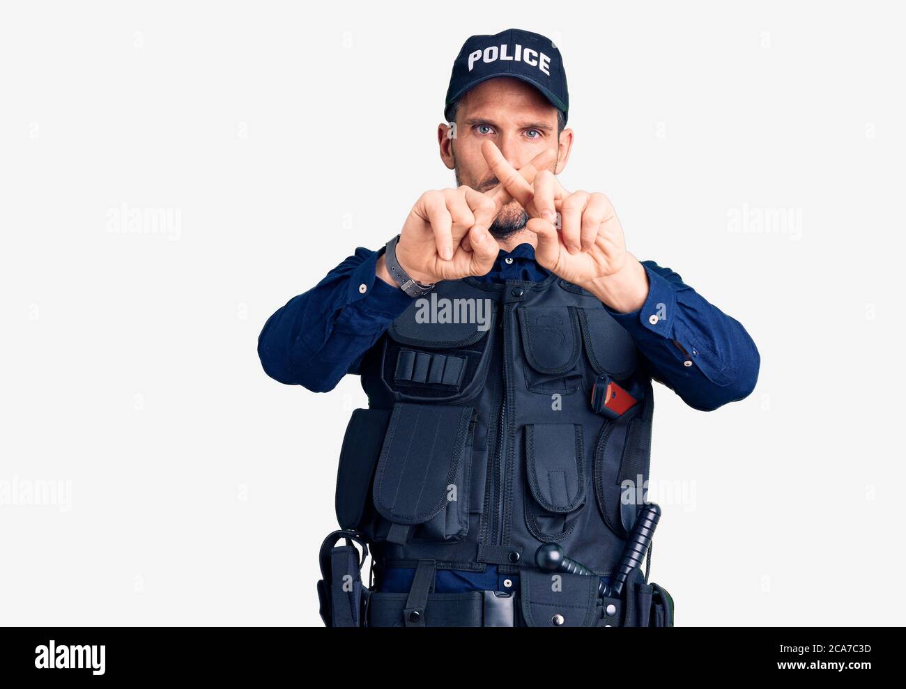 Junger Gutaussehender Mann Tragt Polizei Uniform Ablehnung Ausdruck Kreuzung Finger Tun Negative Zeichen Stockfotografie Alamy