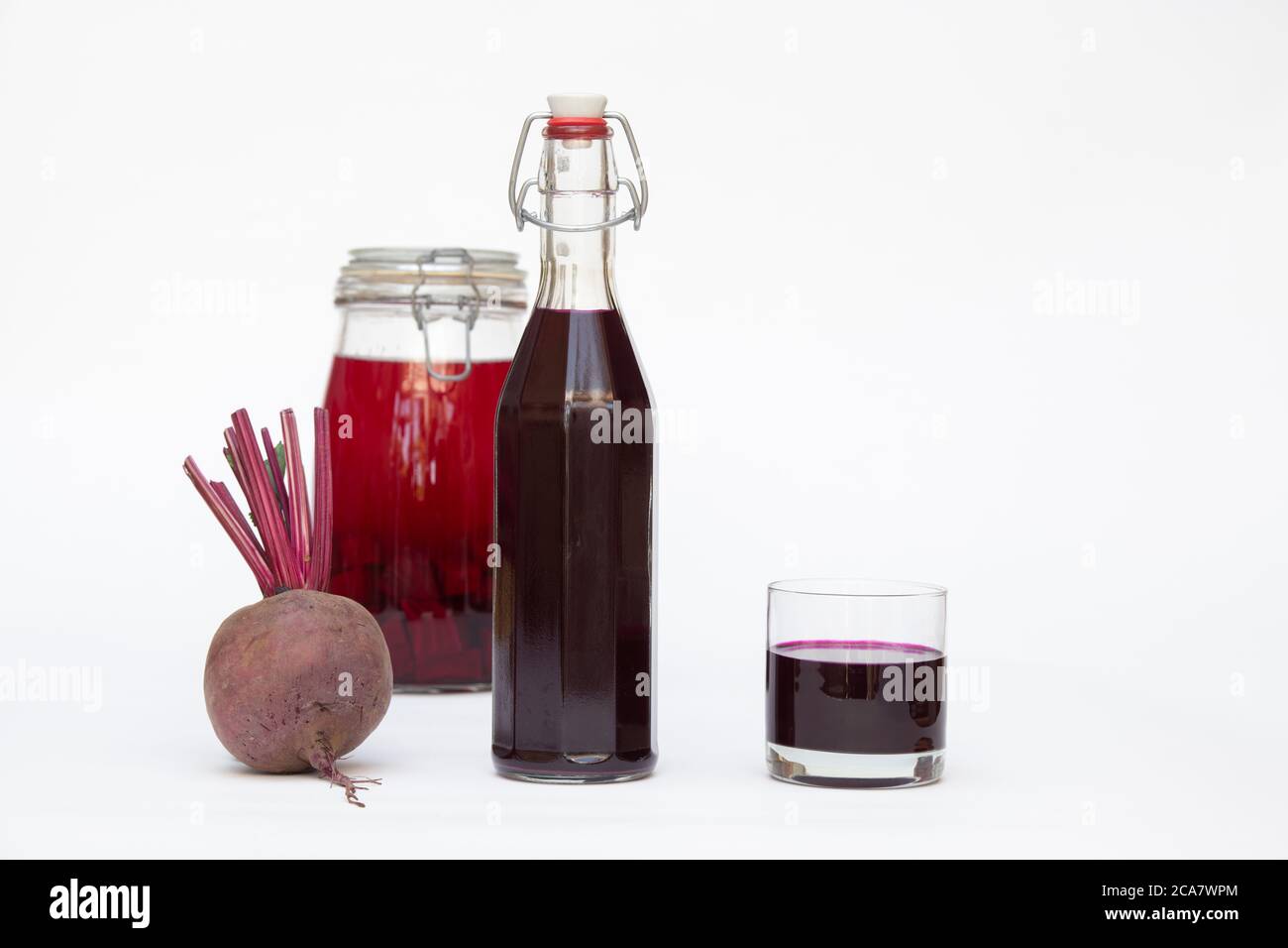 Hausgemachte Rüben Kvass. Ein fermentierter probiotischer Rote Bete Drink Stockfoto