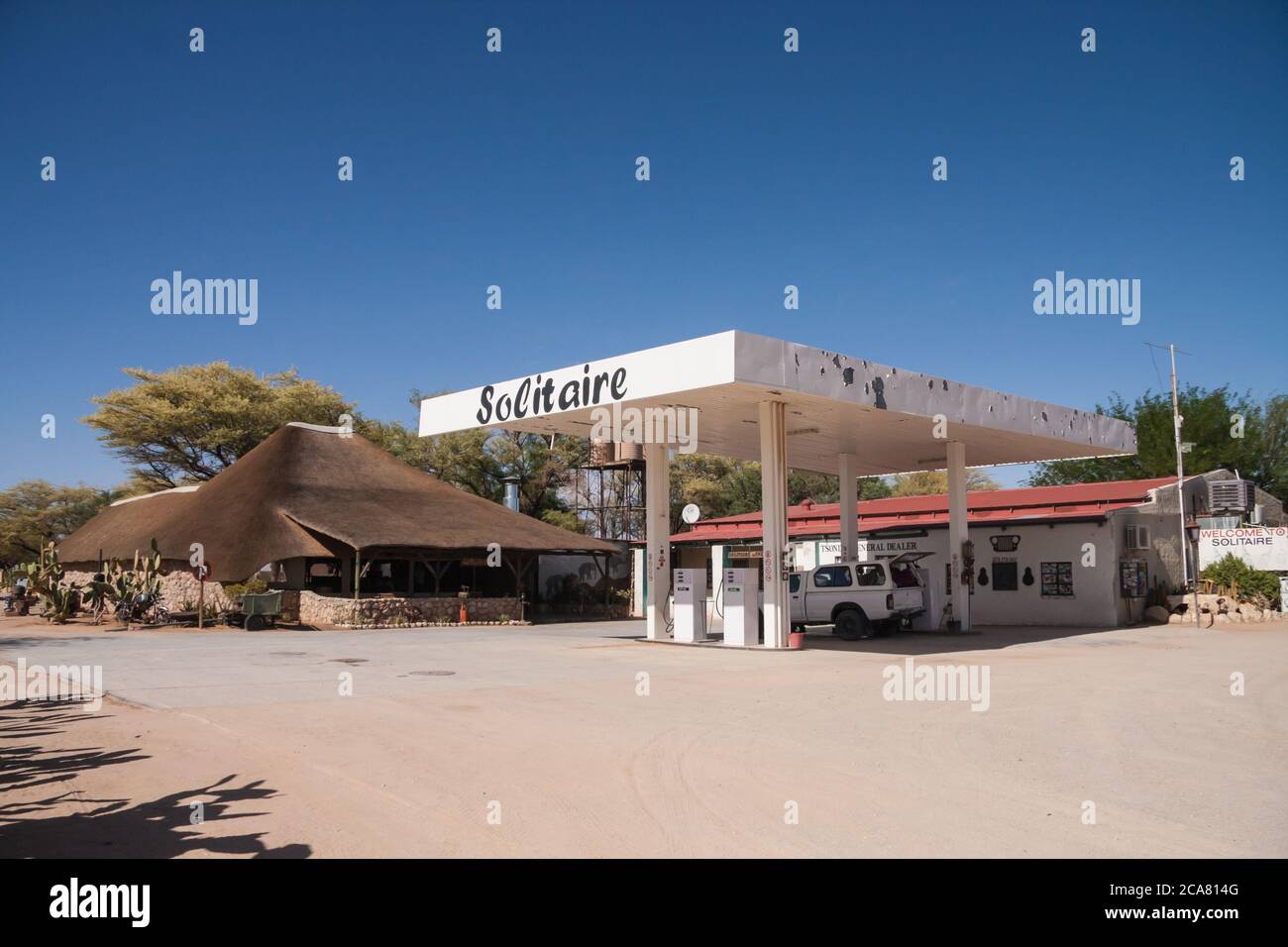 Solitaire, Namibia Nov 30 2016: Die Solitaire Service Station ist ein berühmter Touristenstopp mitten in der Wüste im Zentrum Namibias. Stockfoto