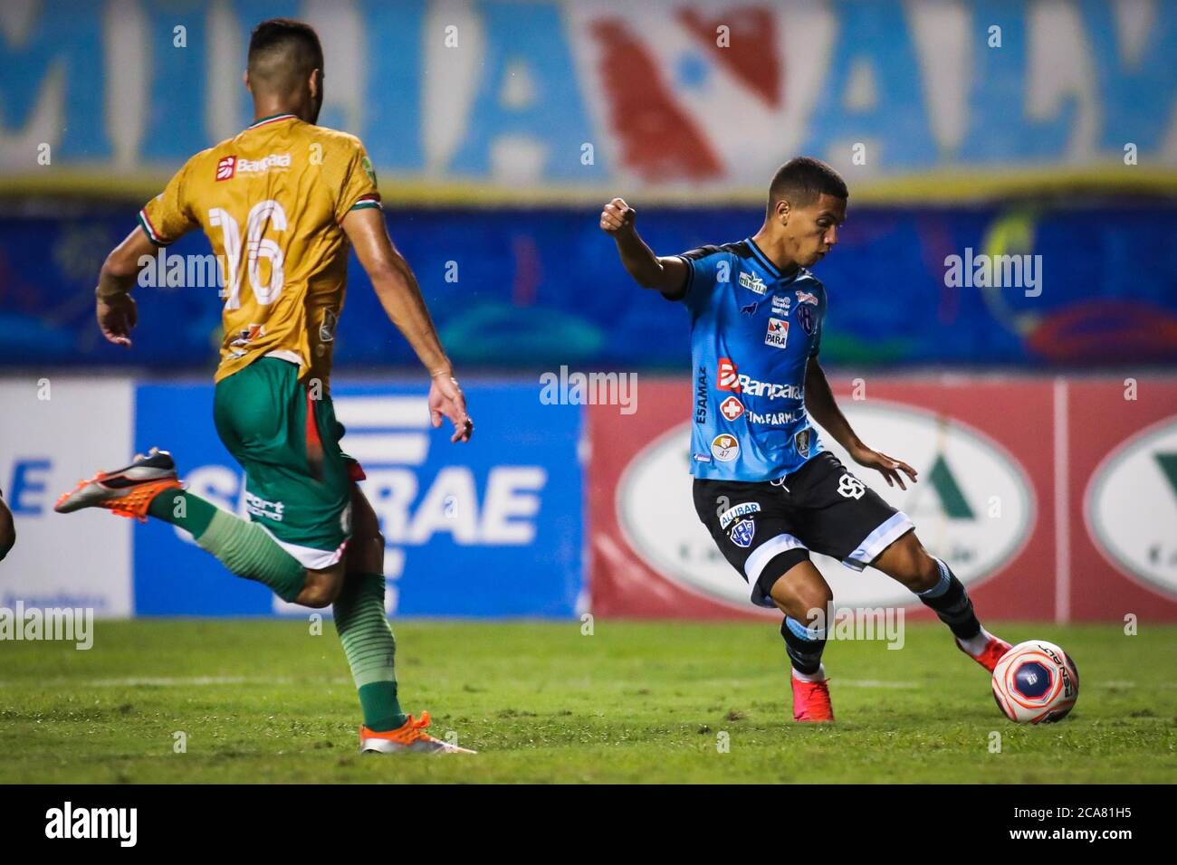 BELÉM, PA - 04.08.2020: PAYSANDU E ITUPIRANGA - Paysandu gewinnt Itupiranga von 4 zu 1 an diesem Dienstag (04) bei der Paraense Championship in Estádio do Mangueirão in Belém do Pará. (Foto: Filipe Bispo/Fotoarena) Stockfoto