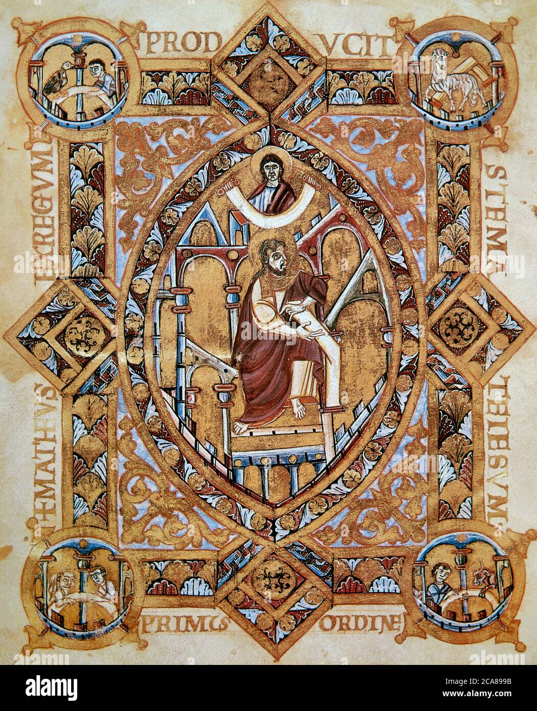 Der heilige Matthäus der Evangelist. Apostel und Autor des ersten Evangeliums. Miniatur aus dem Codex Evangeliary von Heinrich II. (1014-1022), die den heiligen Matthäus beim Schreiben des Evangeliums darstellt. Vatikanische Bibliothek. Stockfoto