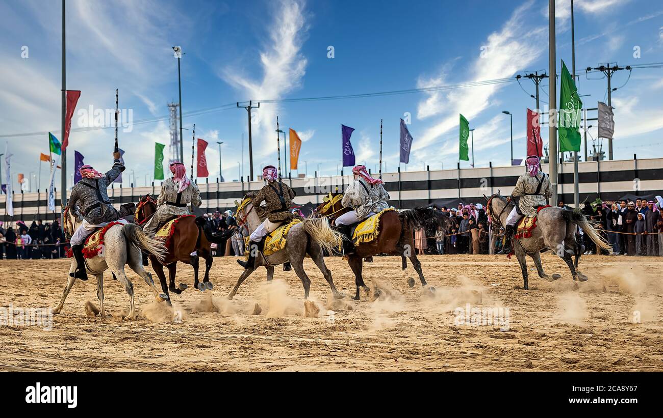 Saudi Arab Horse Riders auf traditionellen Wüstensafari Festival in abqaiq Saudi-Arabien. 10-Jan-2020 Stockfoto