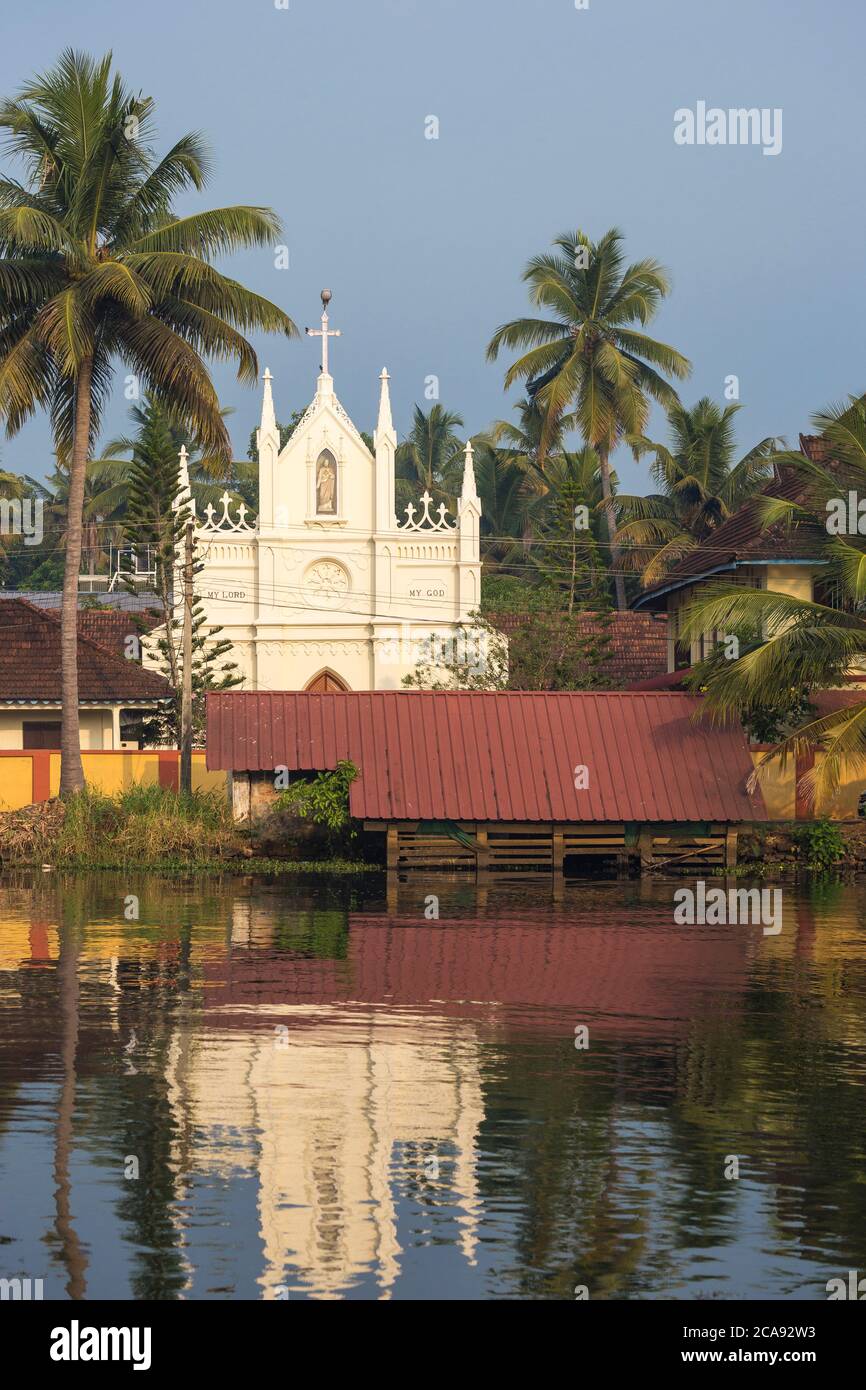 Kirche, Backwaters, Alappuzha (Alleppey), Kerala, Indien, Asien Stockfoto