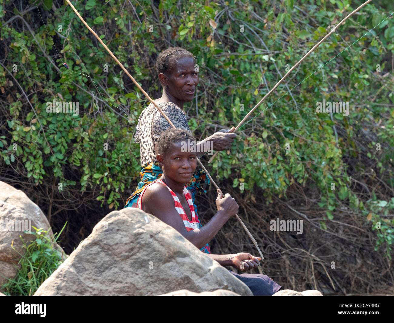 Fischer am unteren Zambezi-Fluss, Simbabwe, Afrika Stockfoto