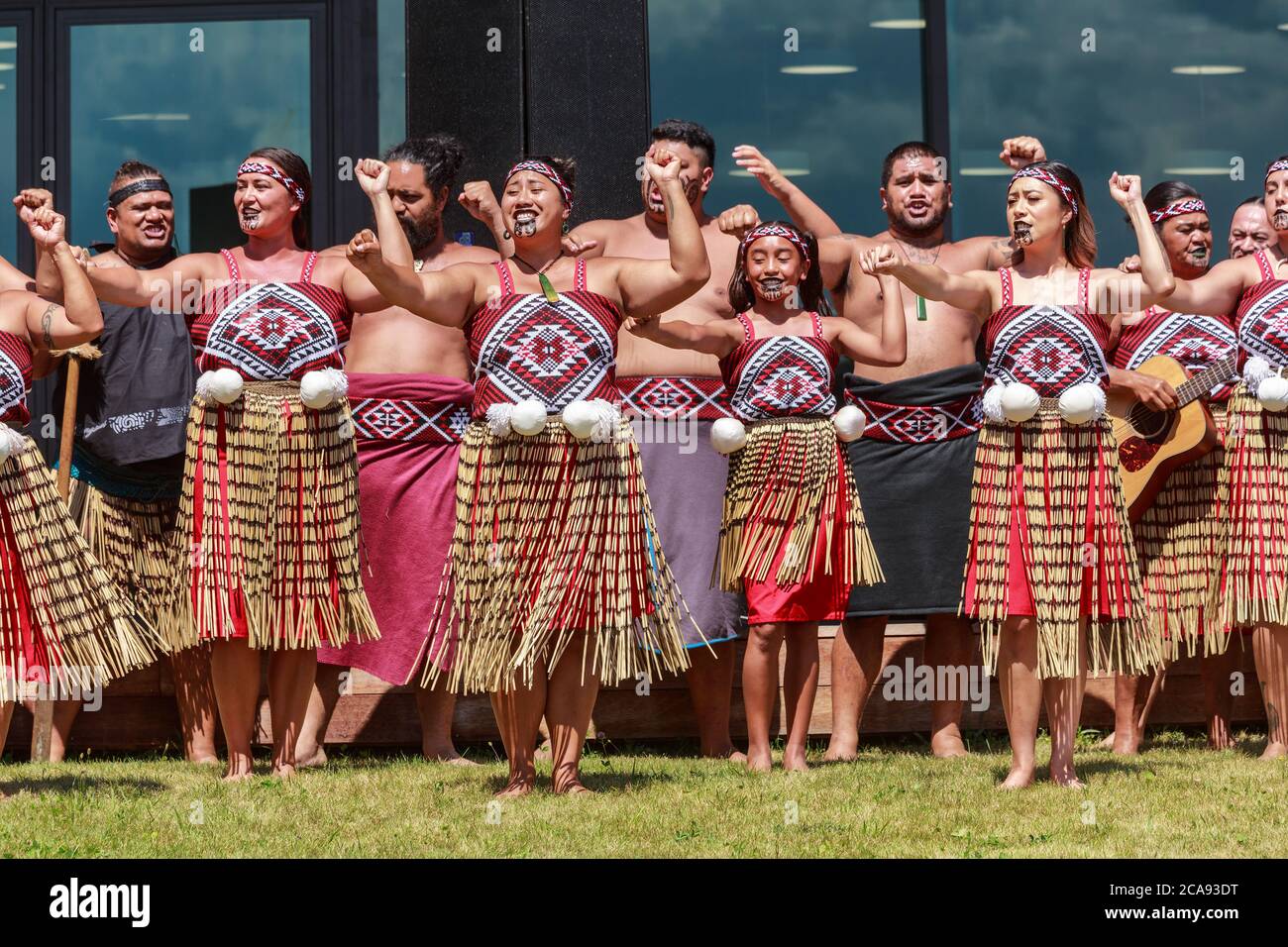 Maori Frauen und Mädchen einer kapa haka (traditioneller Tanz) Gruppe. Tauranga, Neuseeland, 6. Februar 2019 Stockfoto