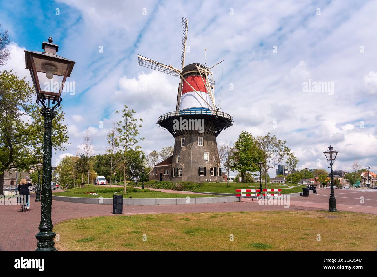 Molen de Valk in Leiden, Windmühle und Museum aus dem 18. Jahrhundert, Leiden, Südholland, Niederlande, Europa Stockfoto