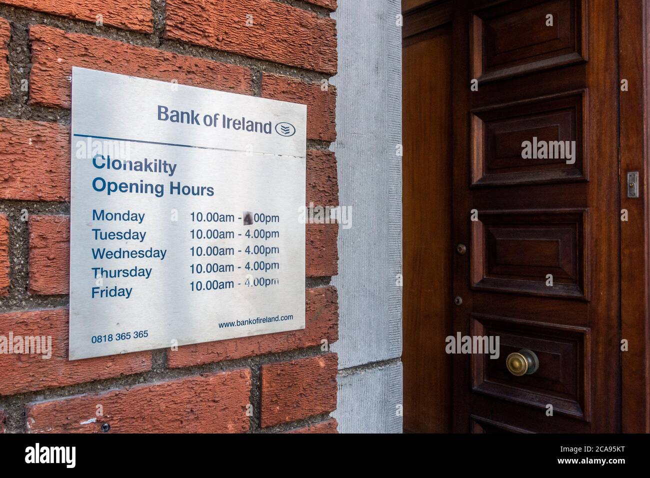 Clonakilty, West Cork, Irland. August 2020. Die Bank of Ireland hat heute angekündigt, in den nächsten Jahren 1,400 Arbeitsplätze ihrer irischen Arbeitskräfte zu kürzen. Die Bank hat in den ersten sechs Monaten des Jahres Verluste in Höhe von 669 Mio. € aufgrund von COVID-19 gemeldet. Kredit: AG Nachrichten/ Alamy Live Nachrichten. Stockfoto