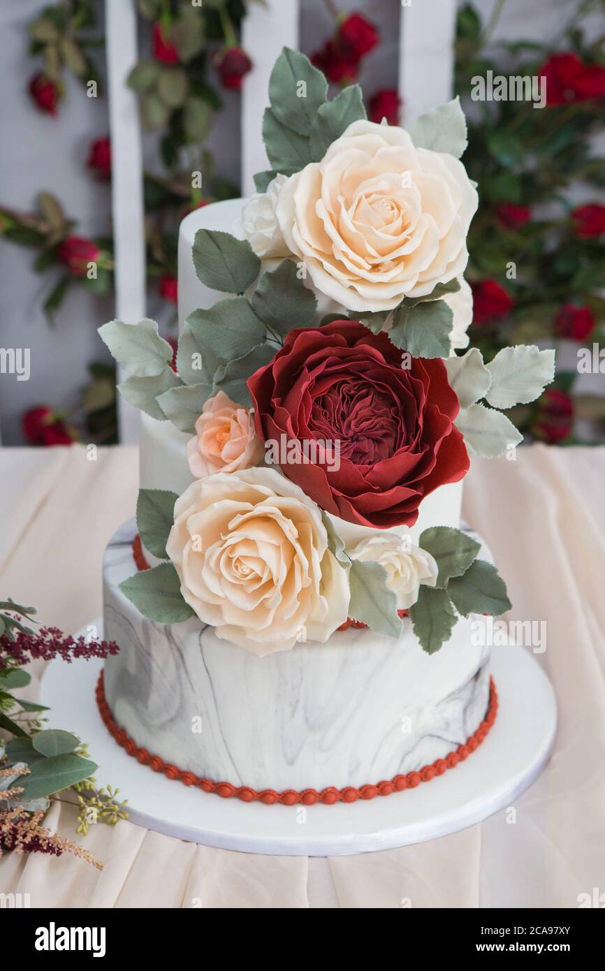 Hochzeit-Geburtstag-Kuchen Stockfoto