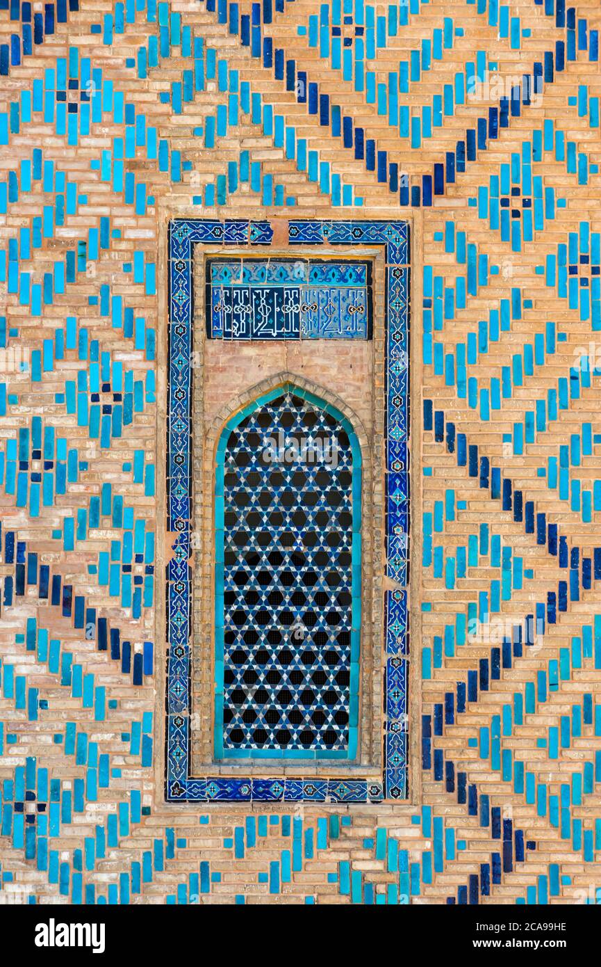 Glaubensgemeinschaft Ahmet Yasawi Mausoleum, Fenster und bemalte Fliesen, UNESCO-Weltkulturerbe, Turkestan, Region Süd, Kasachstan Stockfoto