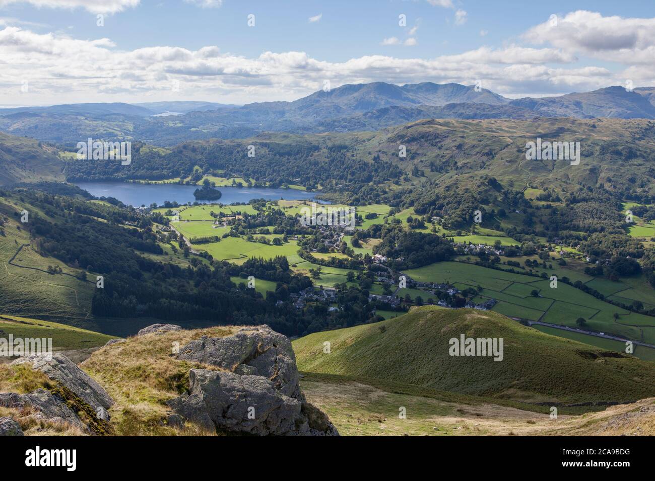 Blick auf Grasmere und die umliegenden Fjells der zentralen Lakeland von Stone Arthur im Lake District National Park, Cumbria Stockfoto