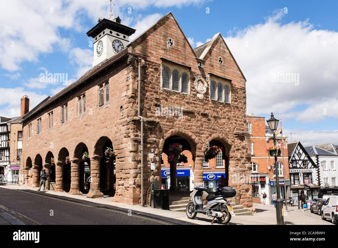 Das alte Markthaus aus dem 17. Jahrhundert wurde aus rotem Sandstein im Stadtzentrum erbaut. High Street, Ross on Wye, Herefordshire, England, Großbritannien Stockfoto