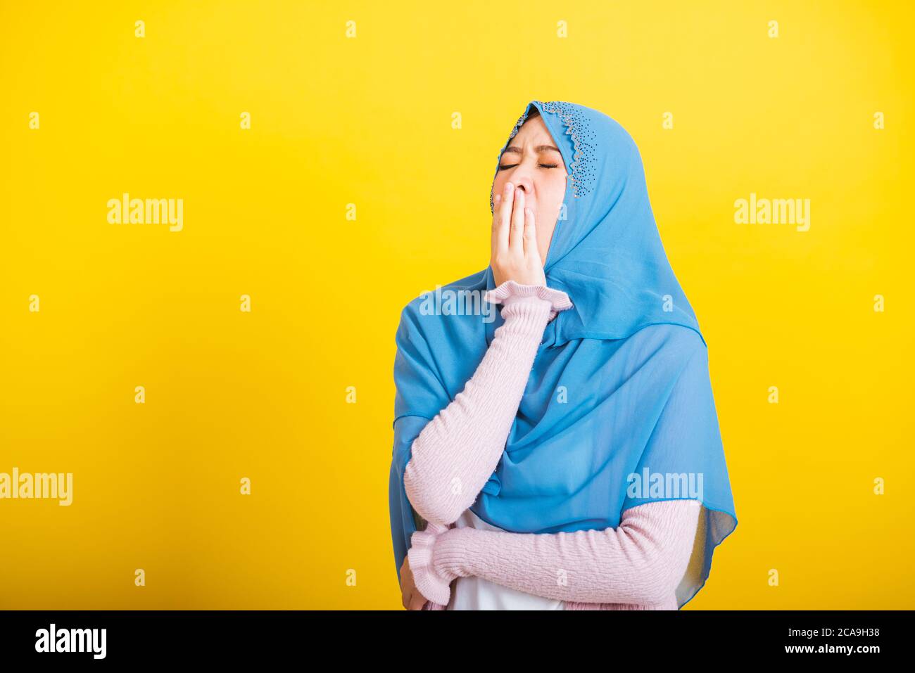 Asiatisch muslimisch arabisch, Porträt glücklich schöne junge Frau