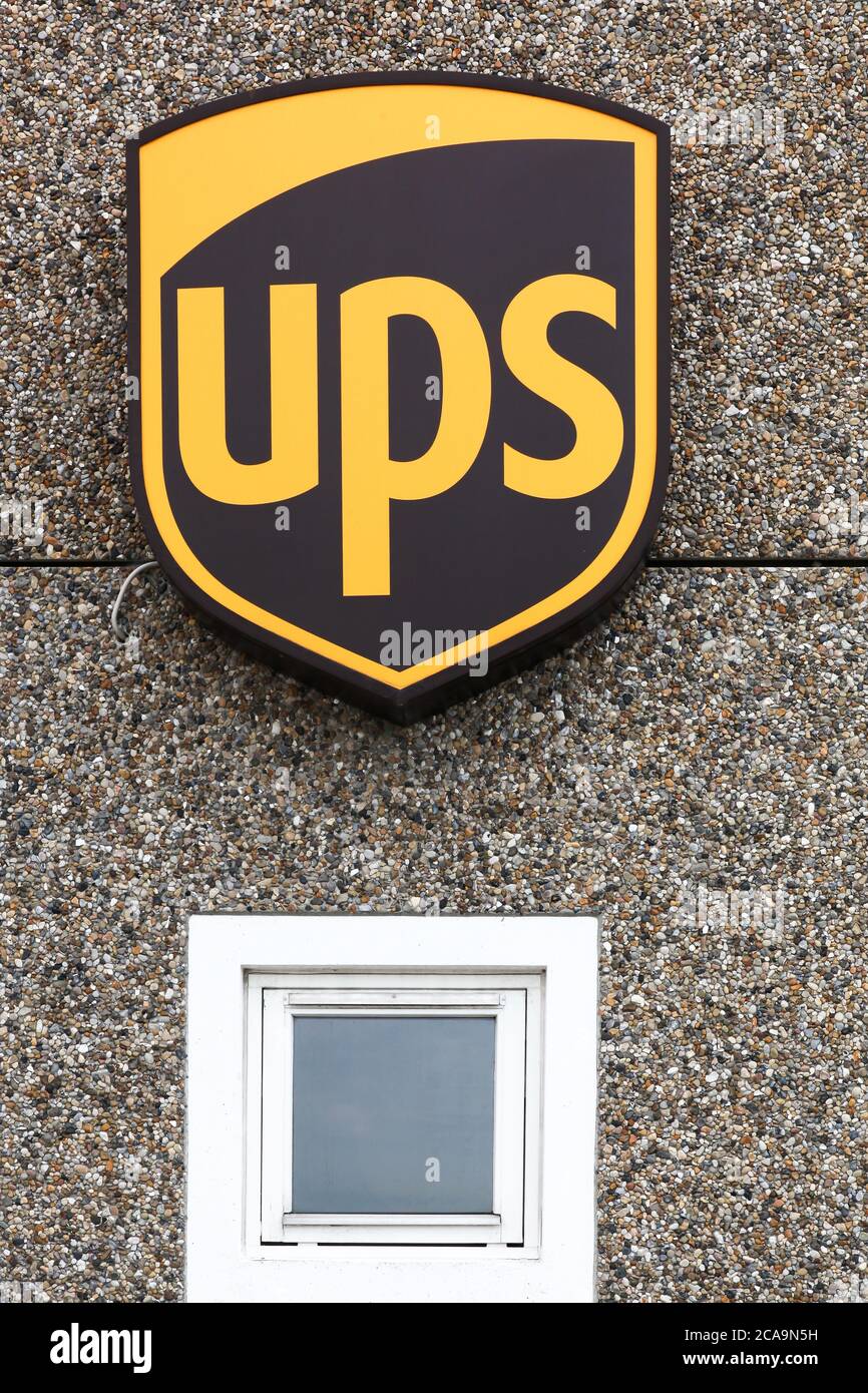 Holme, Dänemark - Juni 5, 2019: UPS Logo auf einer Fassade. United Parcel Service ist der weltgrößte Paketdienst Stockfoto