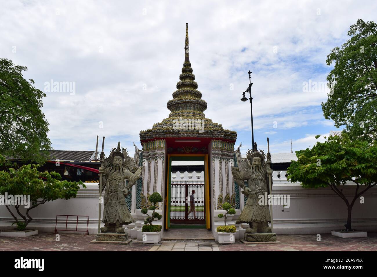 Tempeleingang in Thailand Stockfoto