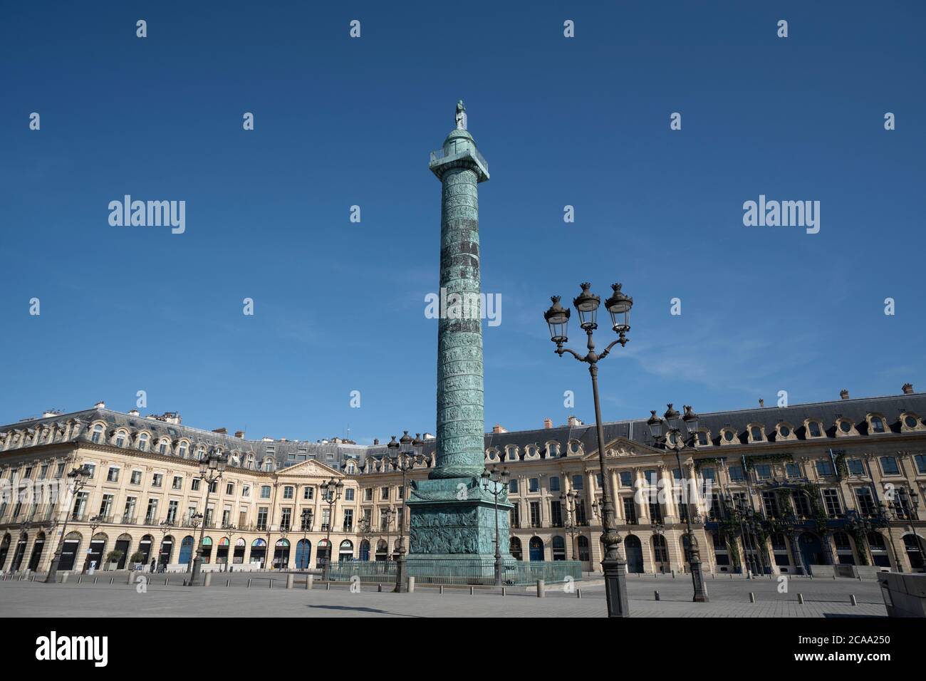 Frankreich, Paris, Mai, Blick auf den Place Vendome mit Vendome-Säule Stockfoto